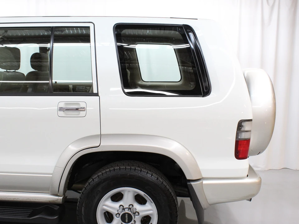 2000 Isuzu Trooper - Image 17 of 31