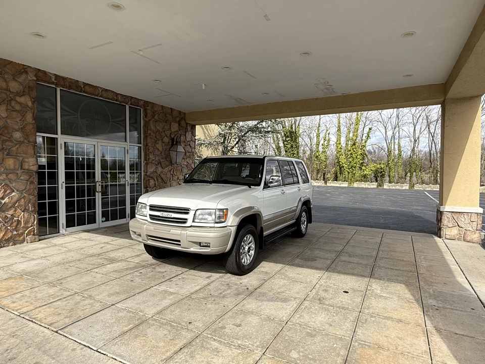 2000 Isuzu Trooper - Image 2 of 31