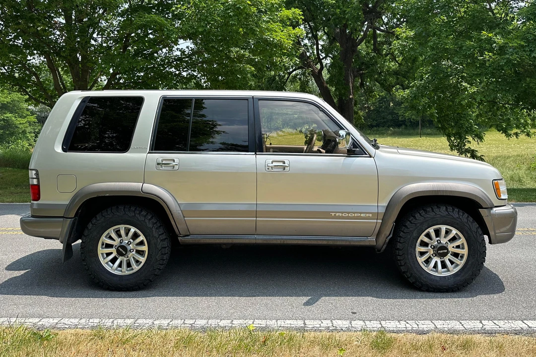 2000 Isuzu Trooper - Image 3 of 31