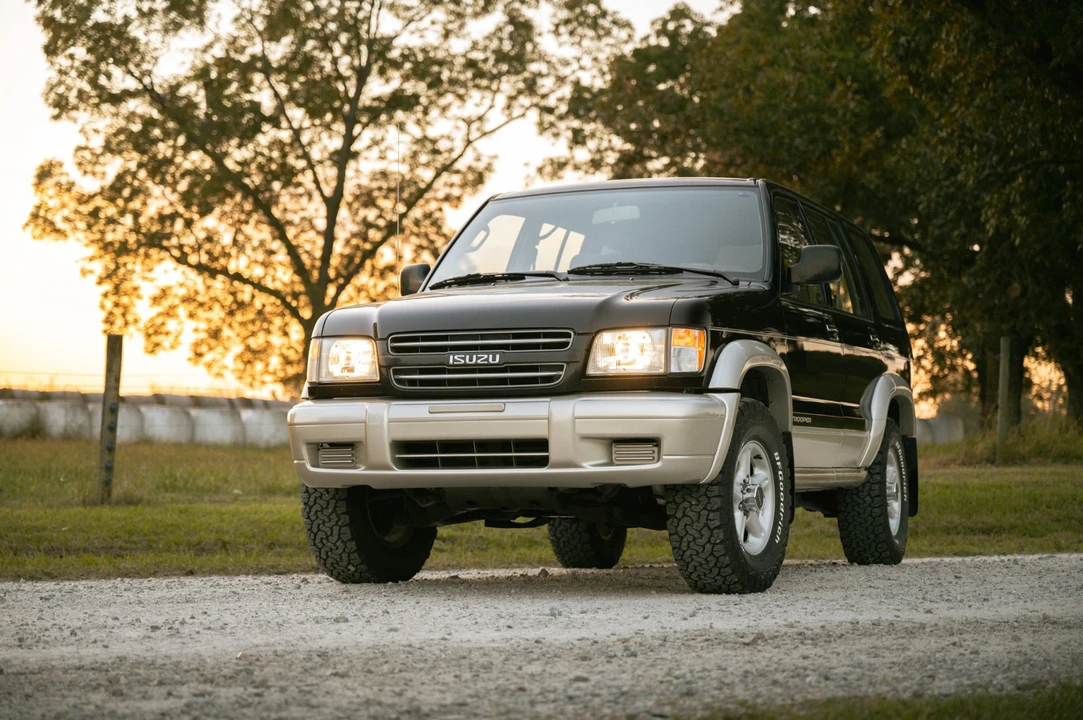 2000 Isuzu Trooper - Image 3 of 31