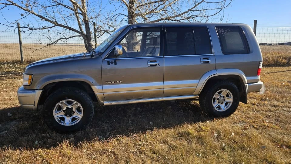 2000 Isuzu Trooper - Image 11 of 16
