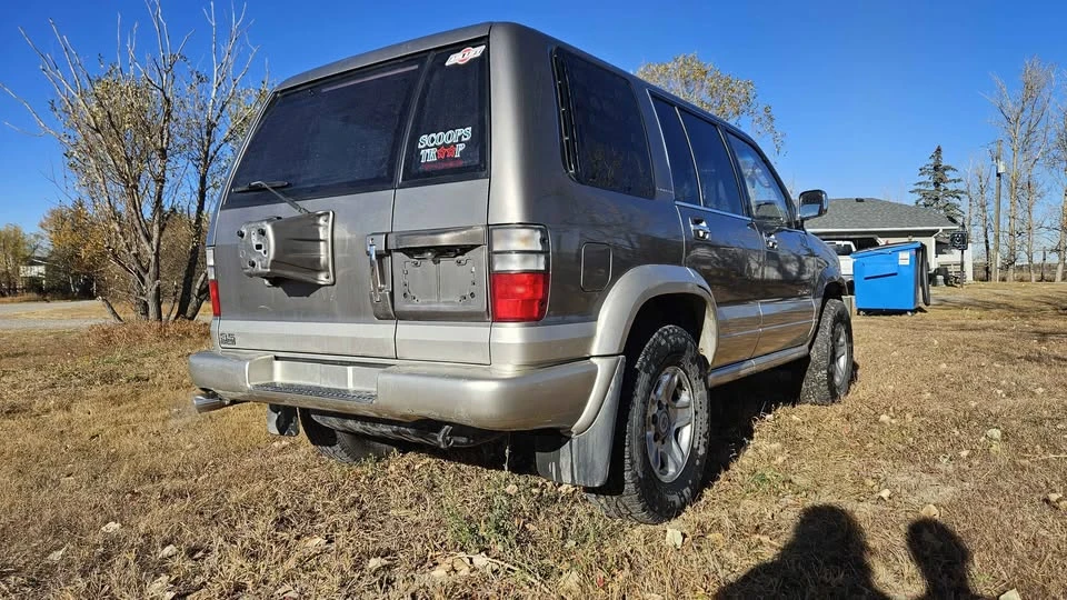 2000 Isuzu Trooper - Image 2 of 16