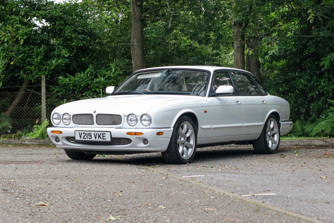 2000 Jaguar X308 XJR - Image 2 of 31