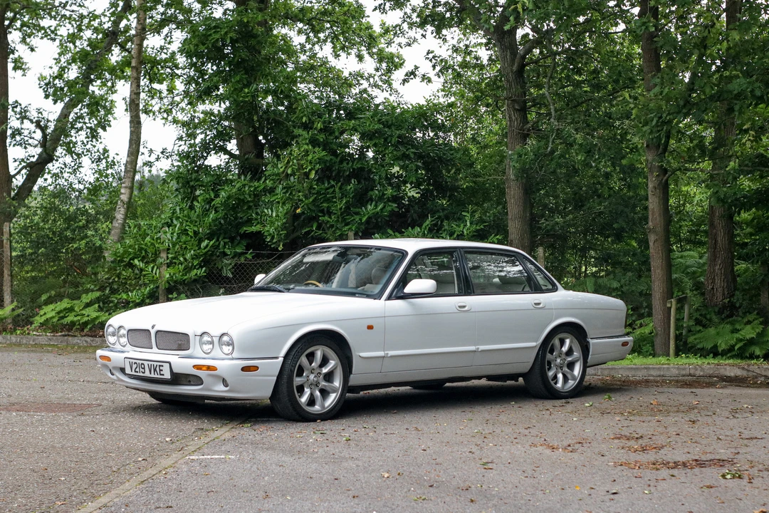 2000 Jaguar X308 XJR - Image 4 of 31