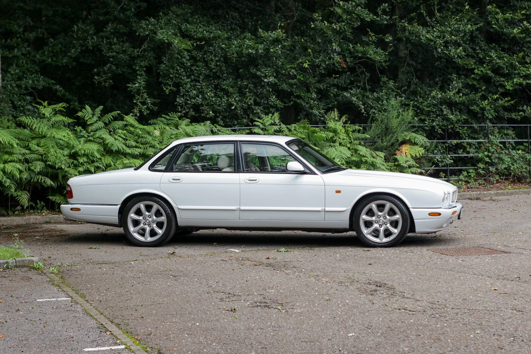 2000 Jaguar X308 XJR - Image 17 of 31