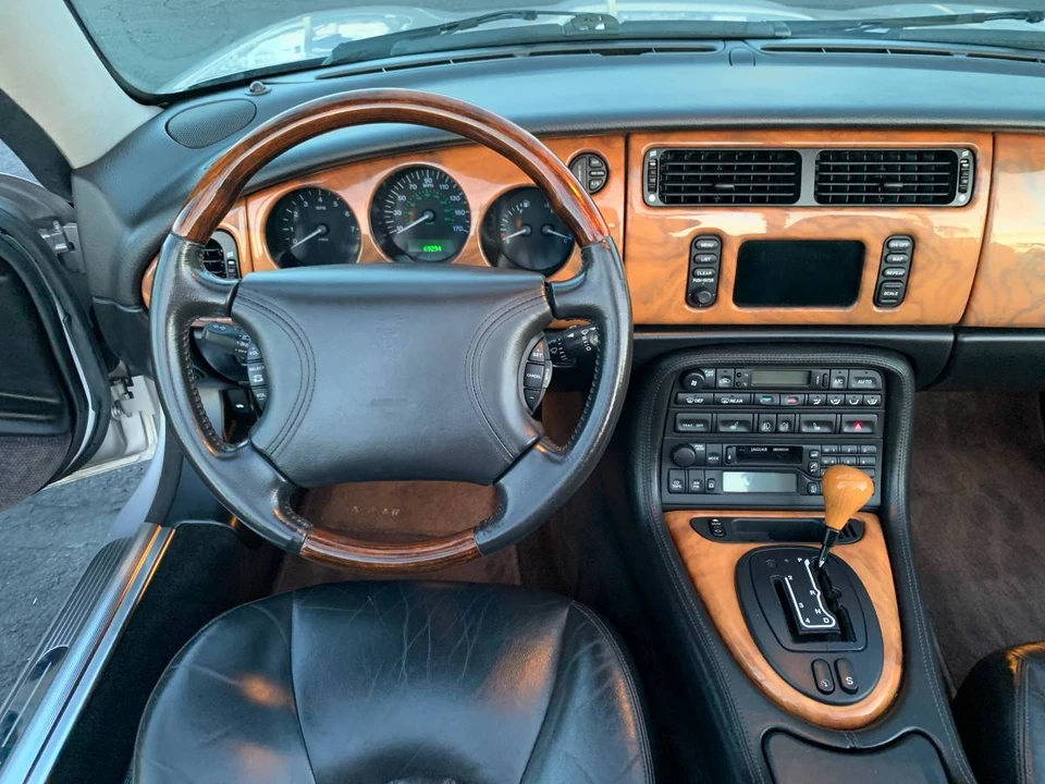 2000 Jaguar X100 XK8 - Image 23 of 24
