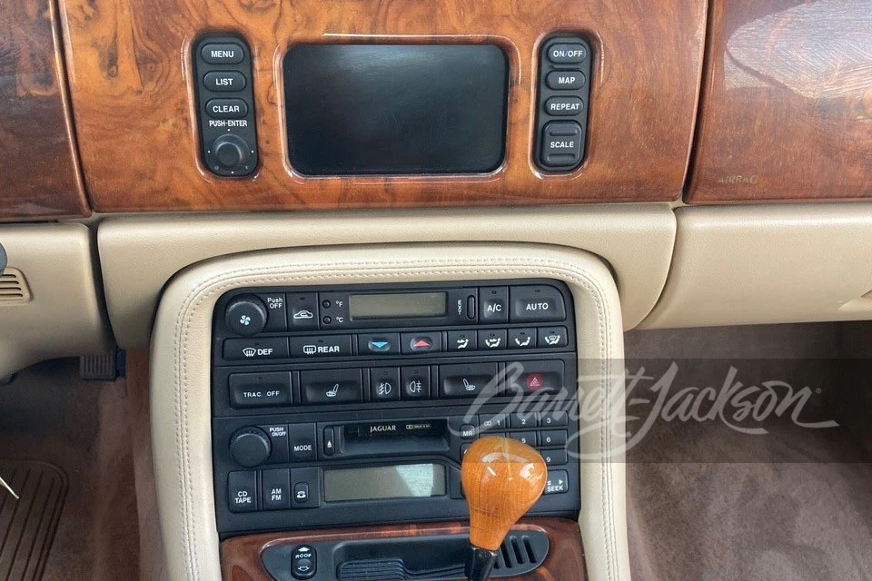 2000 Jaguar X100 XK8 - Image 4 of 12