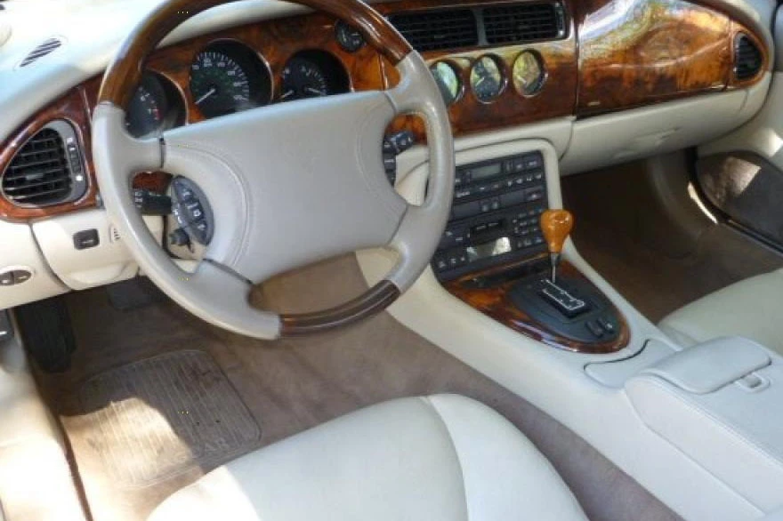2000 Jaguar X100 XK8 - Image 4 of 5