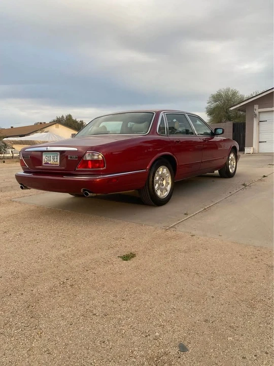 2000 Jaguar - Image 2 of 2