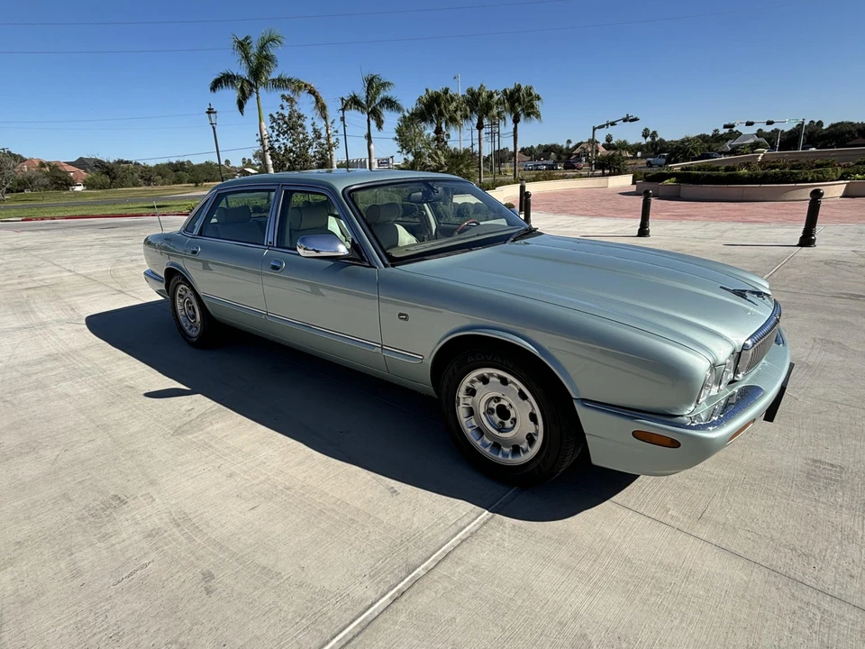2000 Jaguar X308 XJ - Image 2 of 31