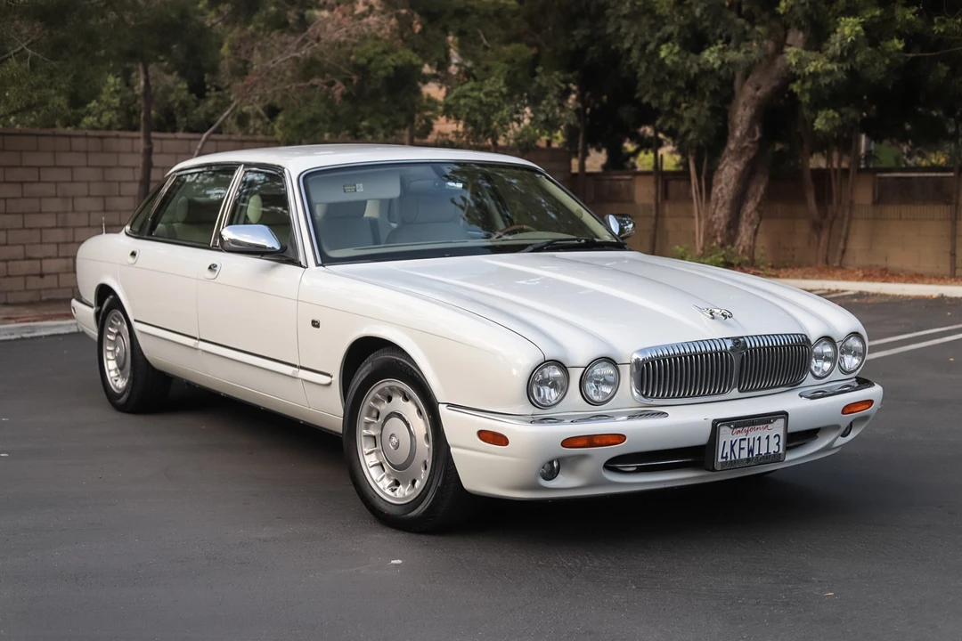 2000 Jaguar X308 XJ - Image 2 of 31