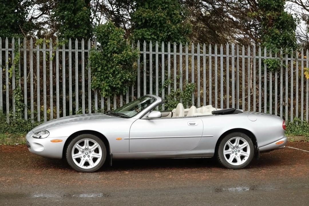 2000 Jaguar X100 XK8 - Image 10 of 30