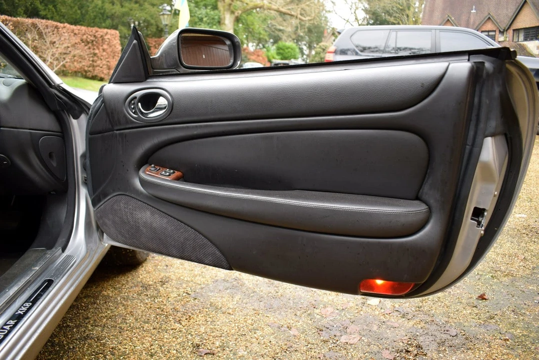 2000 Jaguar X100 XK8 - Image 28 of 30