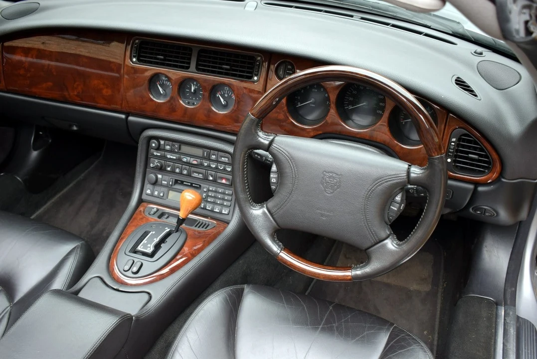 2000 Jaguar X100 XK8 - Image 25 of 30