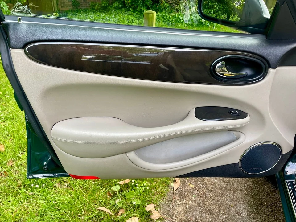 2000 Jaguar X308 XJR - Image 16 of 30