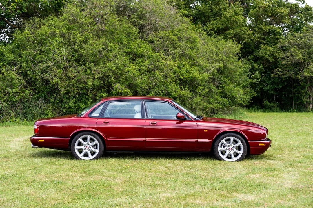 2000 Jaguar X308 XJR - Image 2 of 30