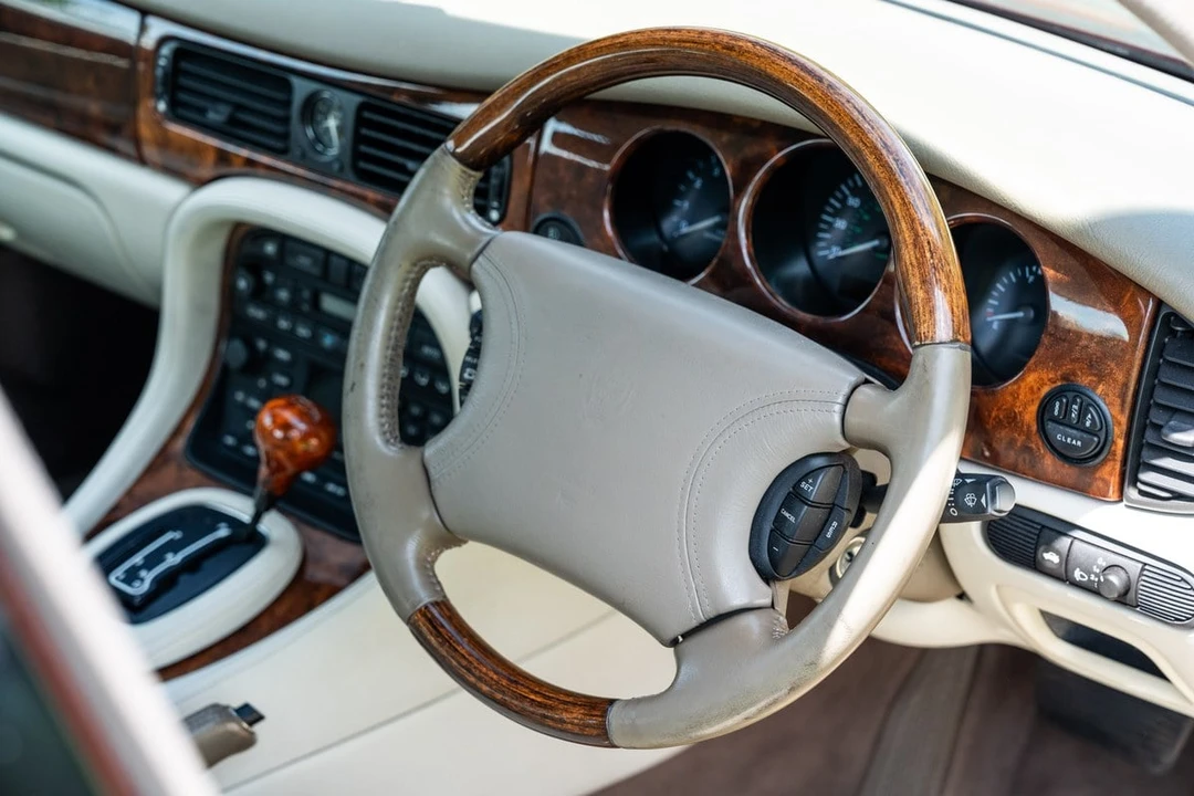 2000 Jaguar X308 XJR - Image 28 of 31