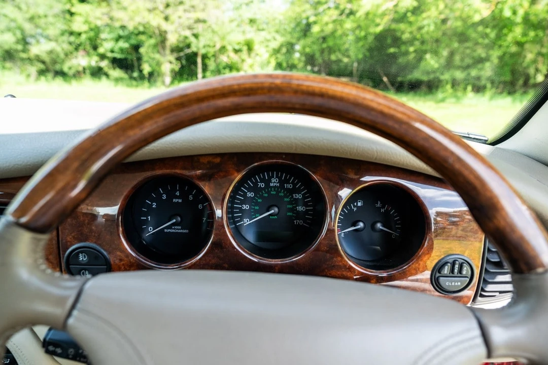 2000 Jaguar X308 XJR - Image 30 of 31