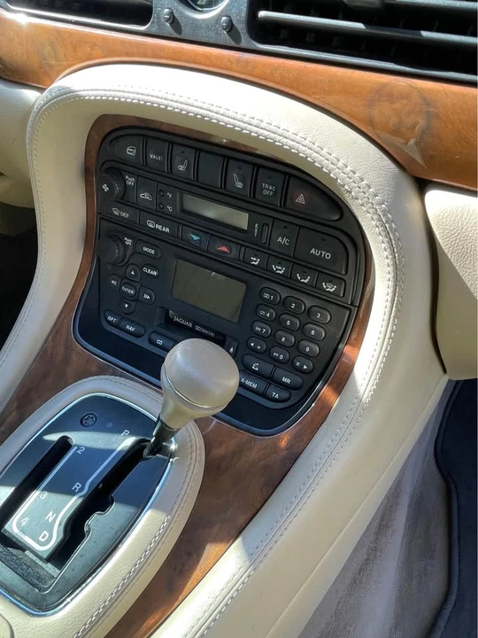 2000 Jaguar X308 XJ - Image 4 of 10