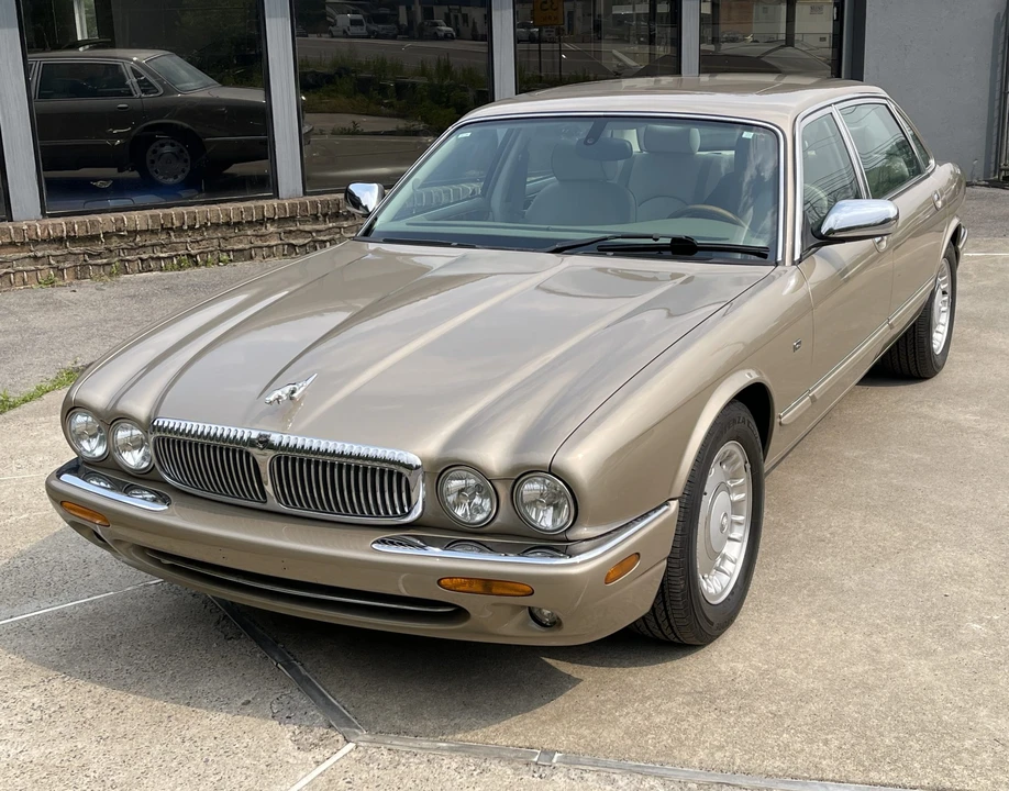 2000 Jaguar X308 XJ - Image 2 of 31