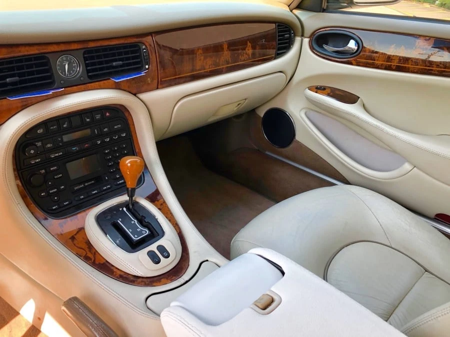 2000 Jaguar X308 XJ - Image 3 of 12