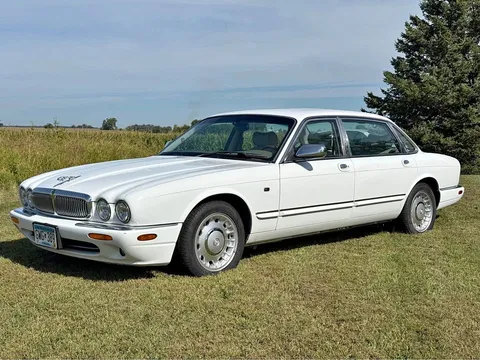 2000 Jaguar XJ XJ Vanden Plas Sedan 4D