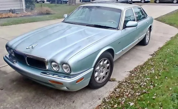 2000 Jaguar XJ XJ8 Sedan 4D