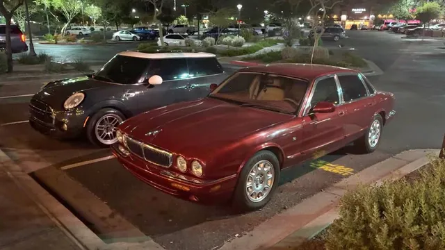 2000 Jaguar XJ XJ8 Sedan 4D