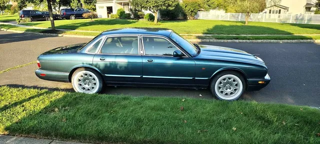2000 Jaguar XJ XJ8 Sedan 4D