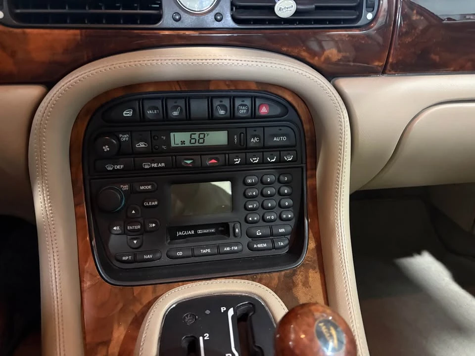 2000 Jaguar X308 XJ - Image 10 of 10
