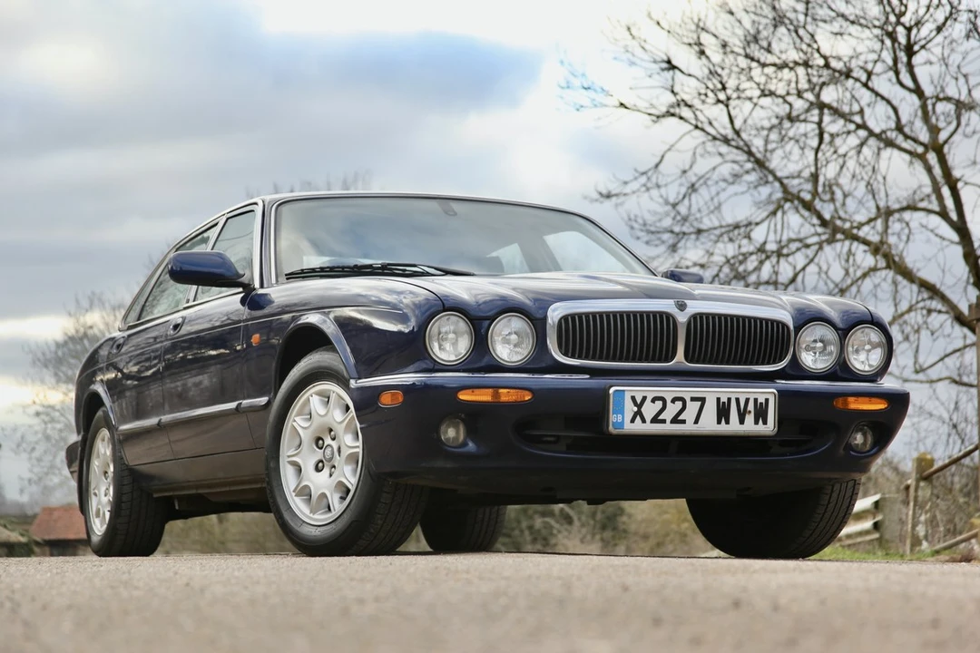 2000 Jaguar X308 XJ - Image 2 of 30