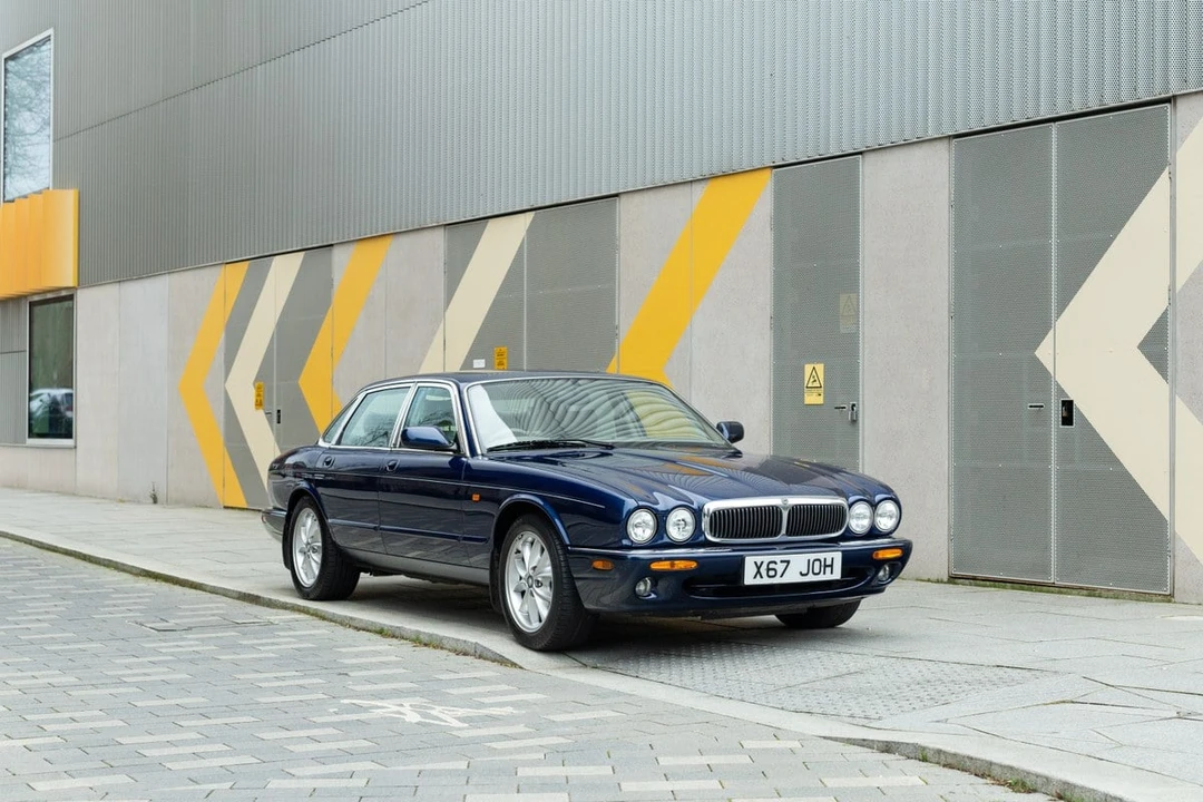 2000 Jaguar X308 XJ - Image 2 of 30