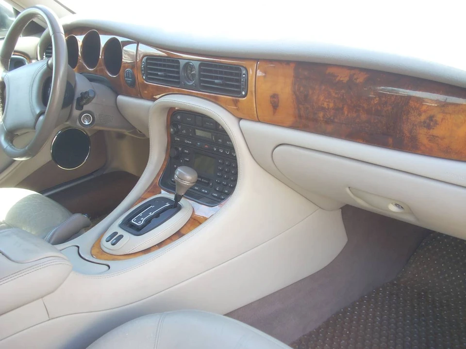 2000 Jaguar X308 XJ - Image 2 of 4