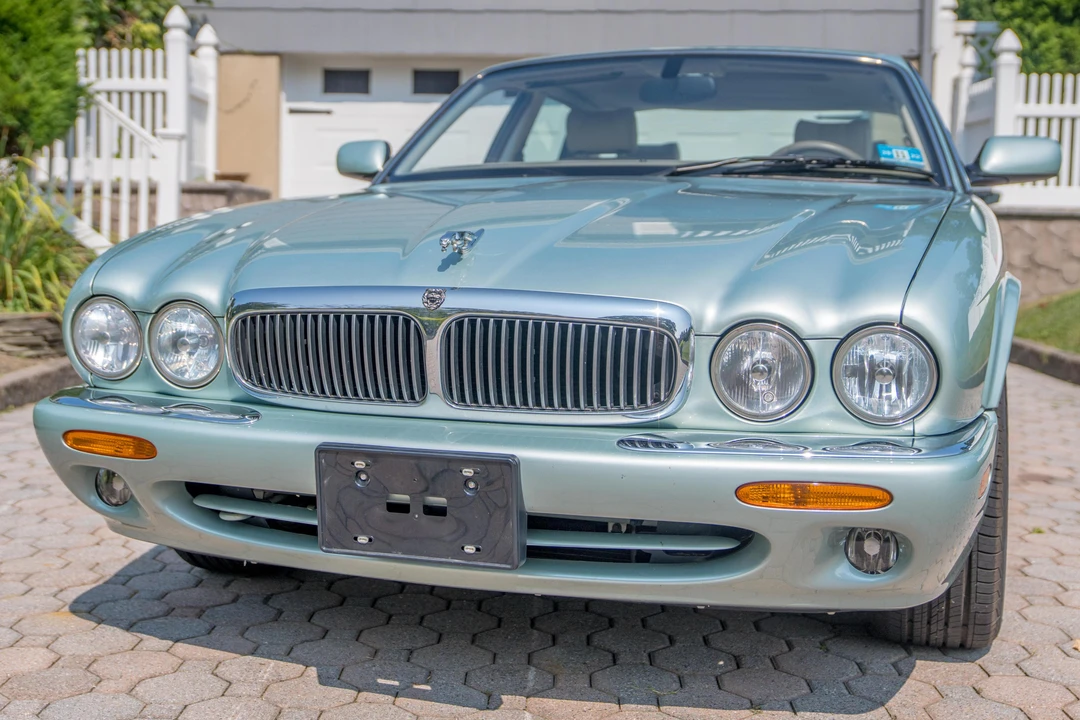 2000 Jaguar X308 XJ - Image 2 of 31