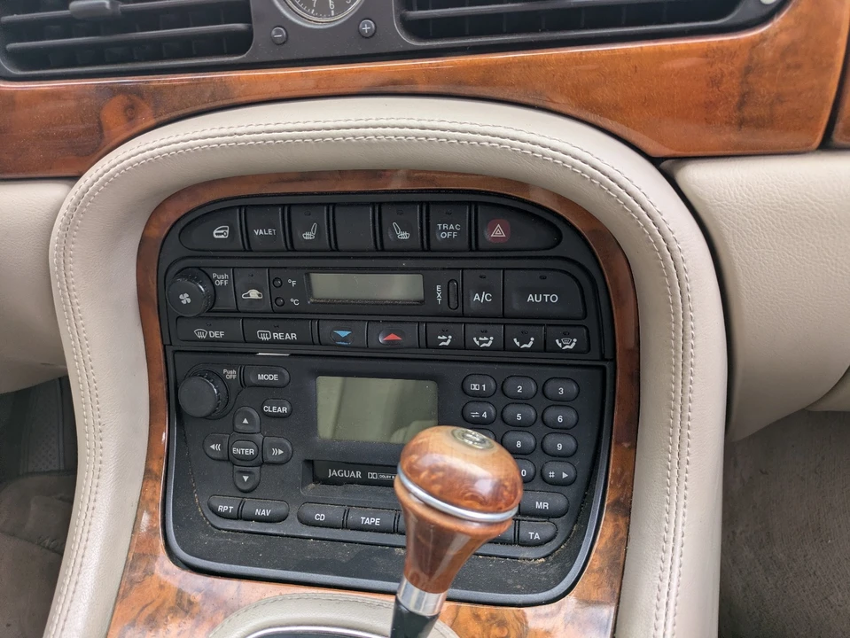 2000 Jaguar X308 XJ - Image 7 of 13