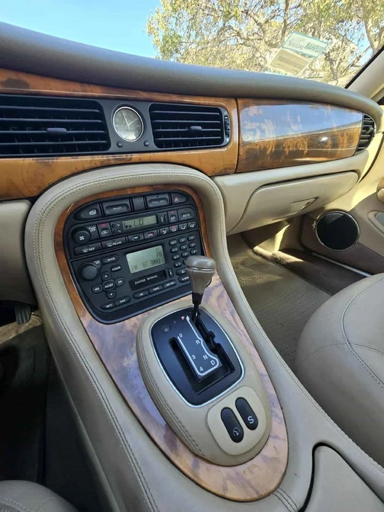 2000 Jaguar XJ Series 4 - Image 7 of 14