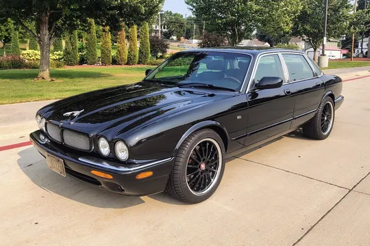 2000 Jaguar XJR