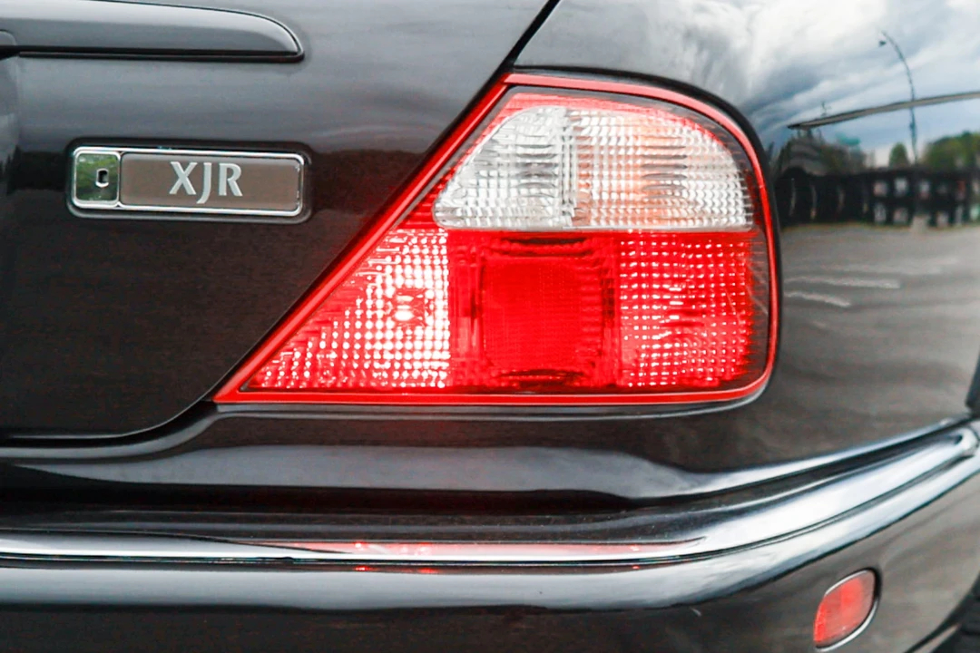 2000 Jaguar X308 XJR - Image 30 of 31