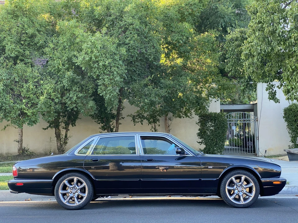 2000 Jaguar X308 XJR - Image 2 of 31