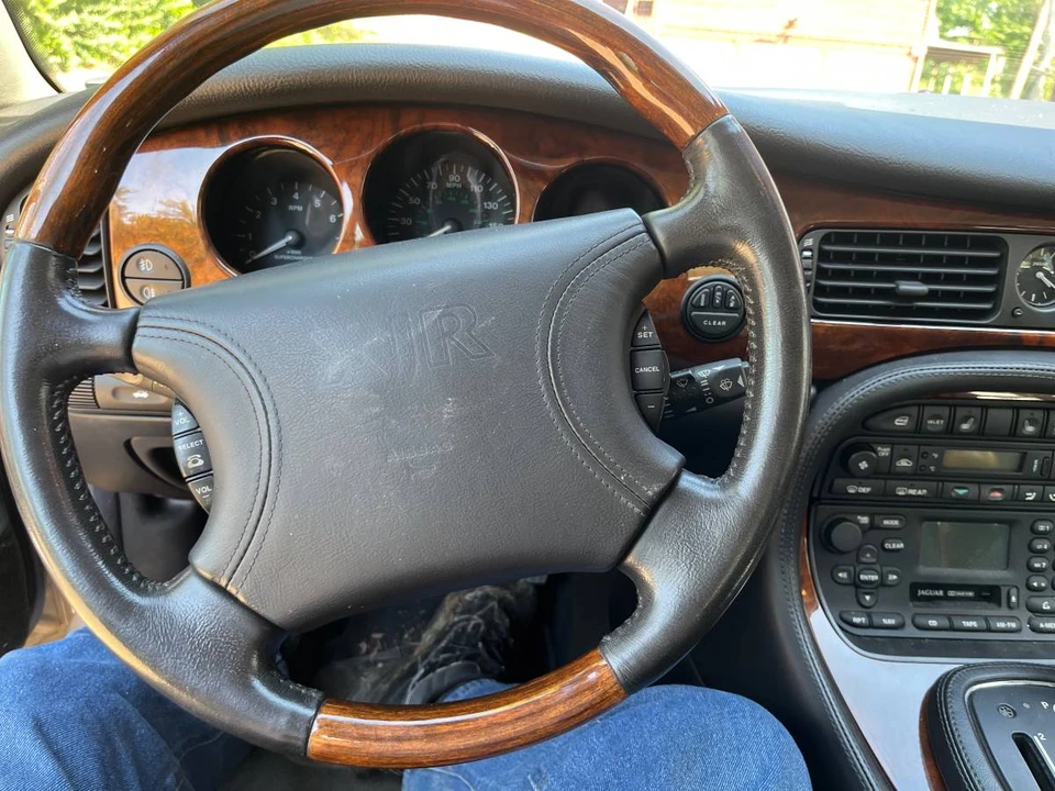 2000 Jaguar X308 XJR - Image 10 of 23