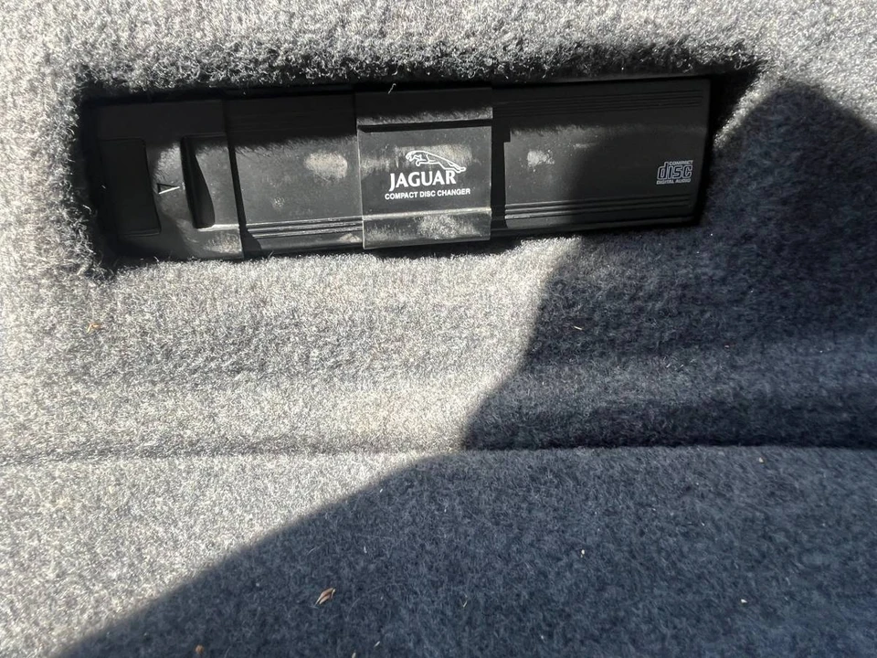 2000 Jaguar X308 XJR - Image 14 of 23