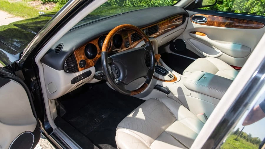 2000 Jaguar X308 XJR - Image 4 of 12
