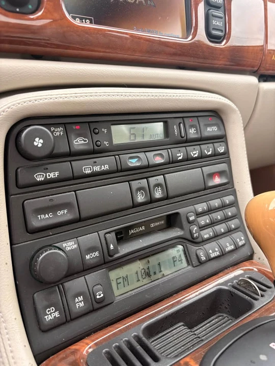 2000 Jaguar X100 XK8 - Image 12 of 12
