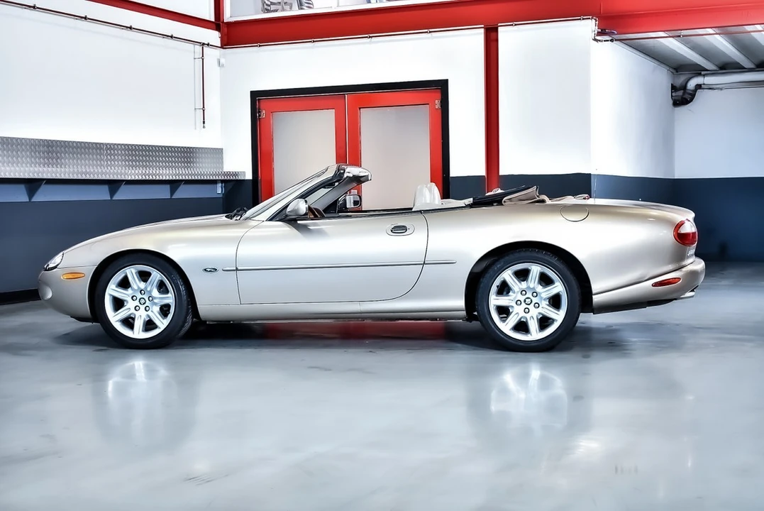 2000 Jaguar X100 XK8 - Image 19 of 30