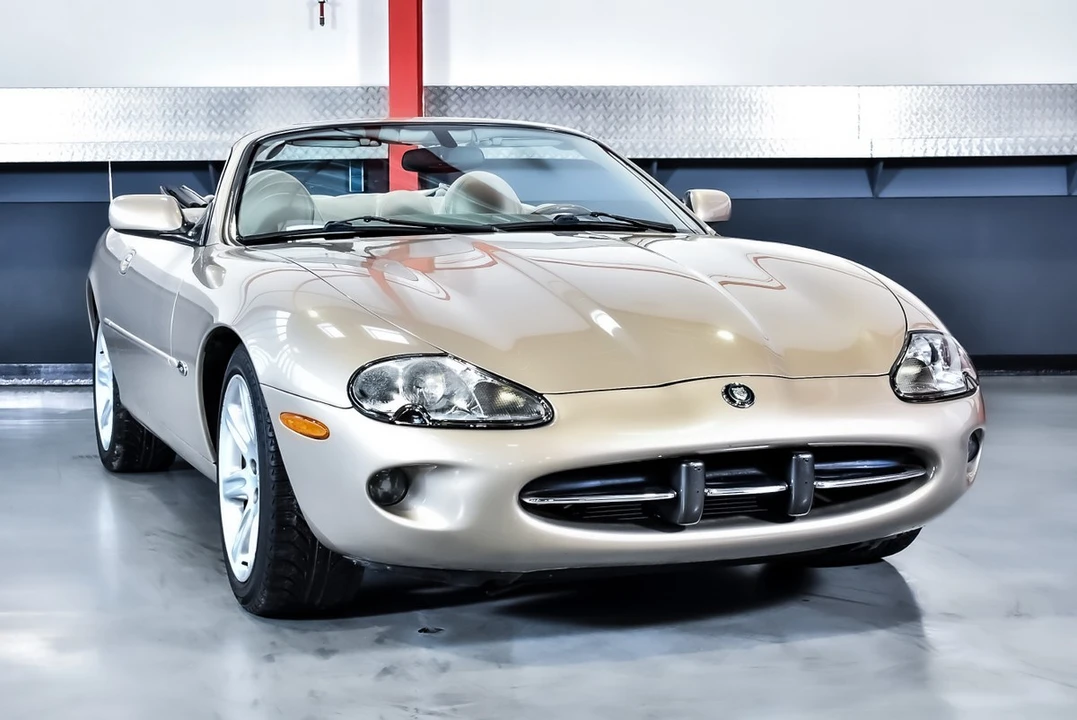 2000 Jaguar X100 XK8 - Image 4 of 30