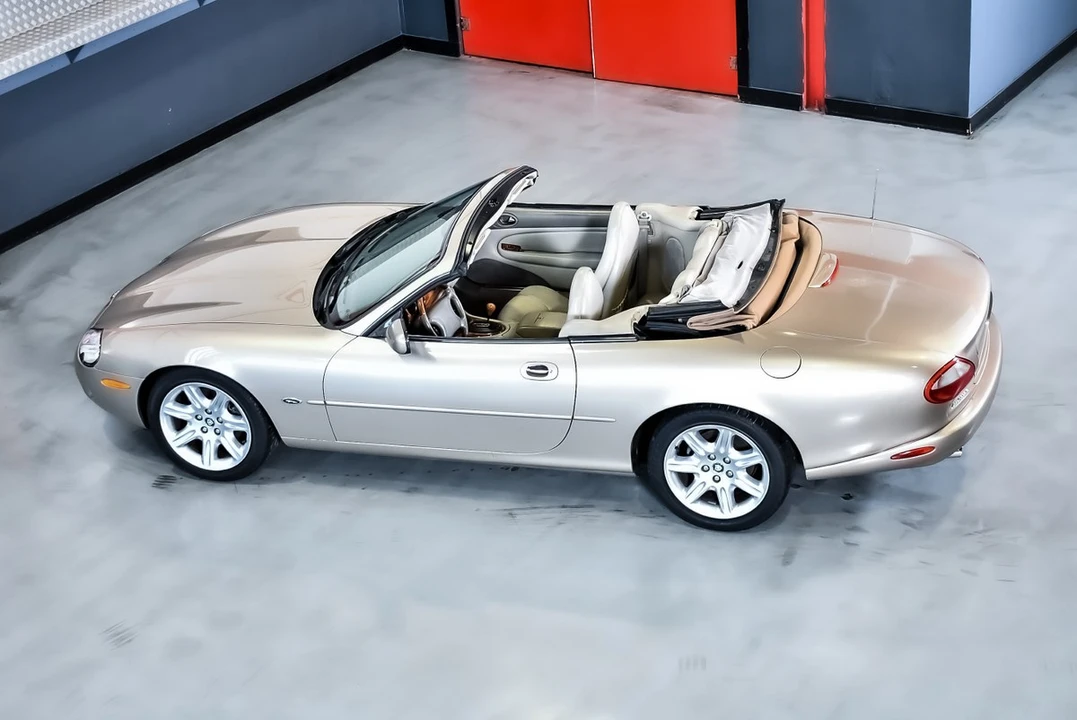 2000 Jaguar X100 XK8 - Image 22 of 30