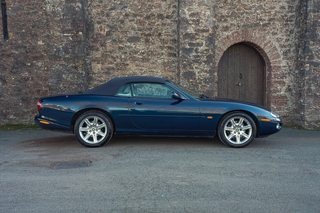 2000 Jaguar X100 XK8 - Image 16 of 30
