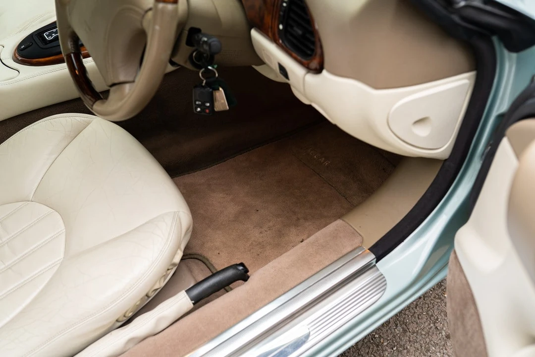 2000 Jaguar X100 XK8 - Image 27 of 30