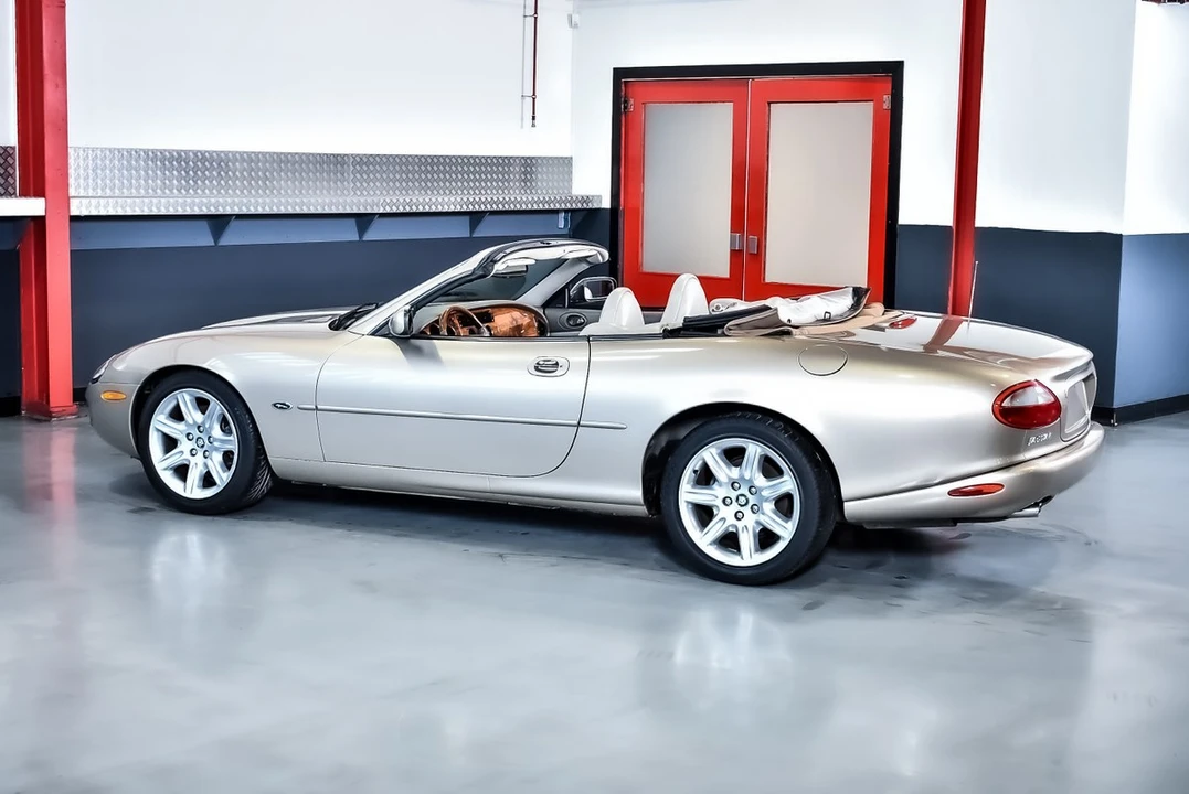 2000 Jaguar X100 XK8 - Image 16 of 30