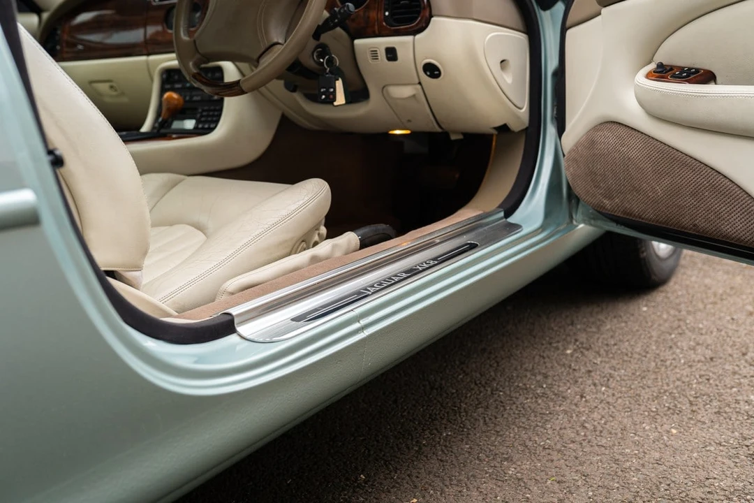 2000 Jaguar X100 XK8 - Image 22 of 30